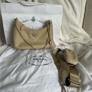 Prada re-edition 2005 crossbody colour sand